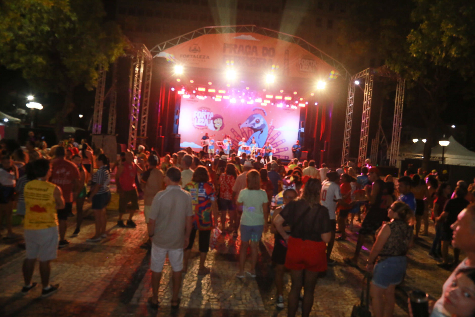 palco do concentra mas não sai na praça do ferreira